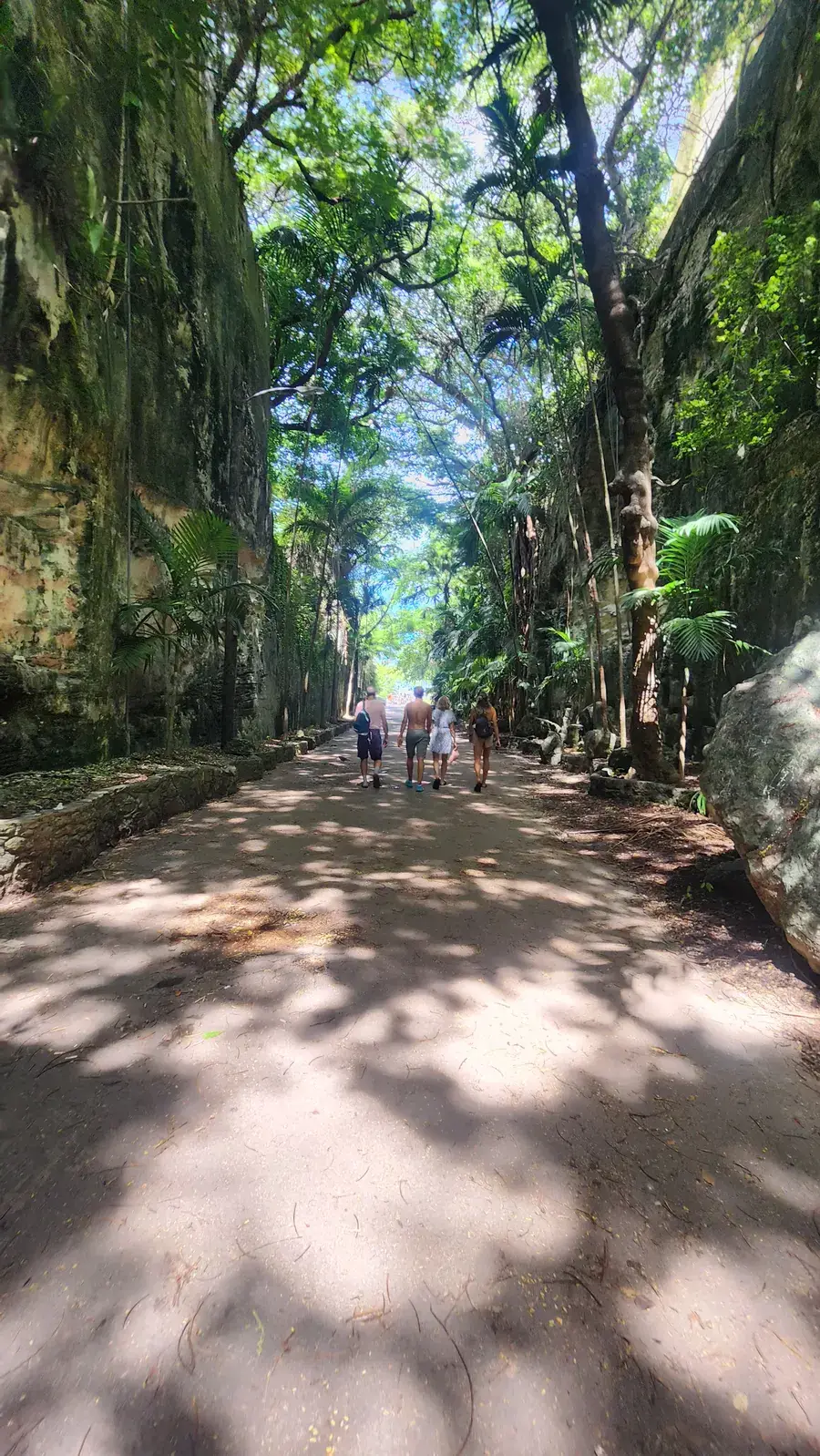 Queen's Staircase Nassau — escalones tallados en caliza, septiembre 2026