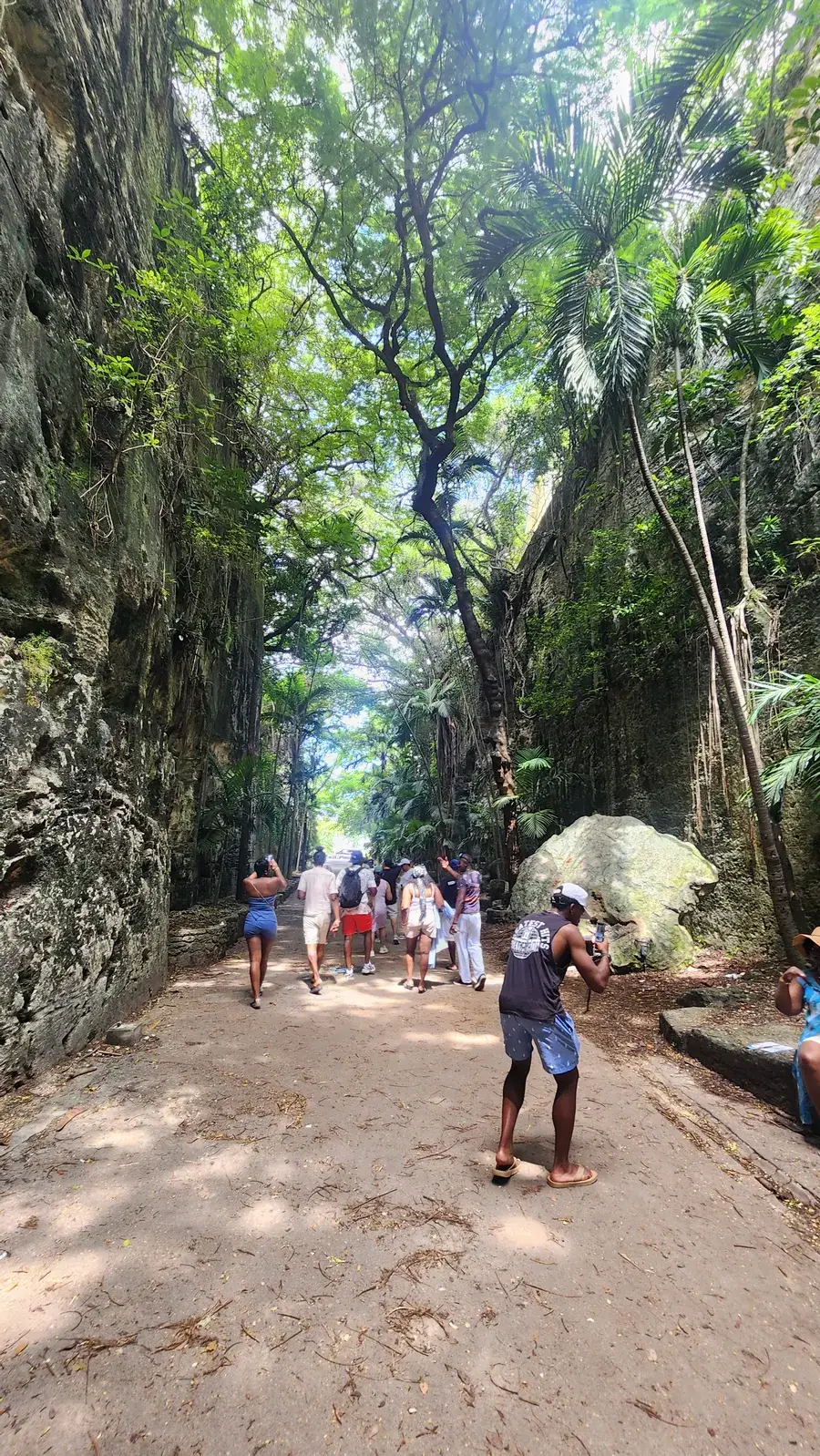 Queen's Staircase Nassau — escalones históricos, septiembre 2026