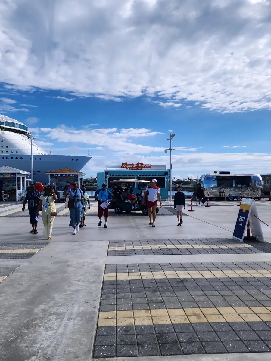 Punto de encuentro: Nassau Cruise Port, frente a Tropical Breeze Daiquiri Bar